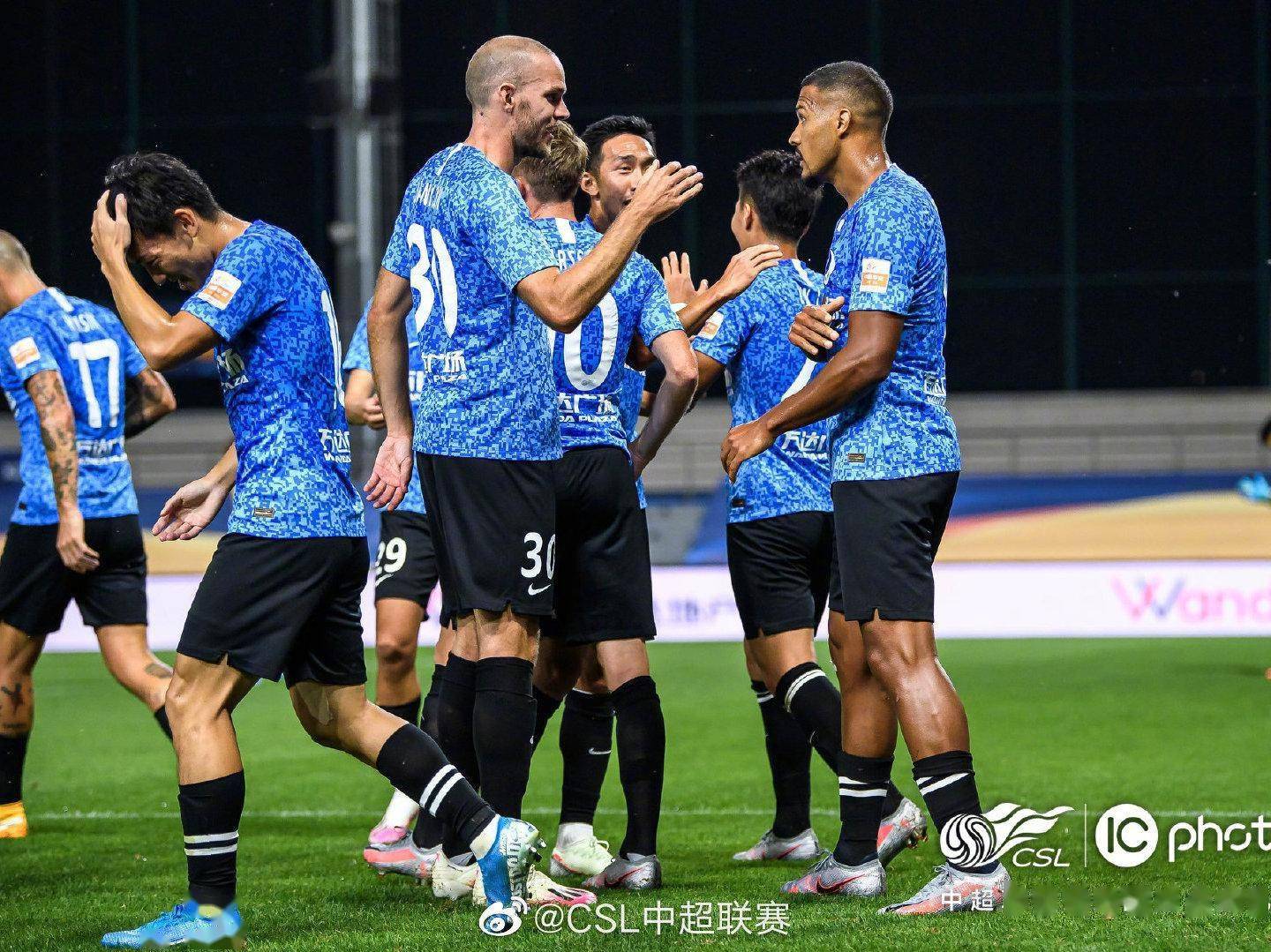 问鼎娱乐官方入口包含巴塞罗那集结日扳平良机多伦多猛龙手感冰凉备战中超，赛前上海久事备战全明星赛直接炸裂的词条